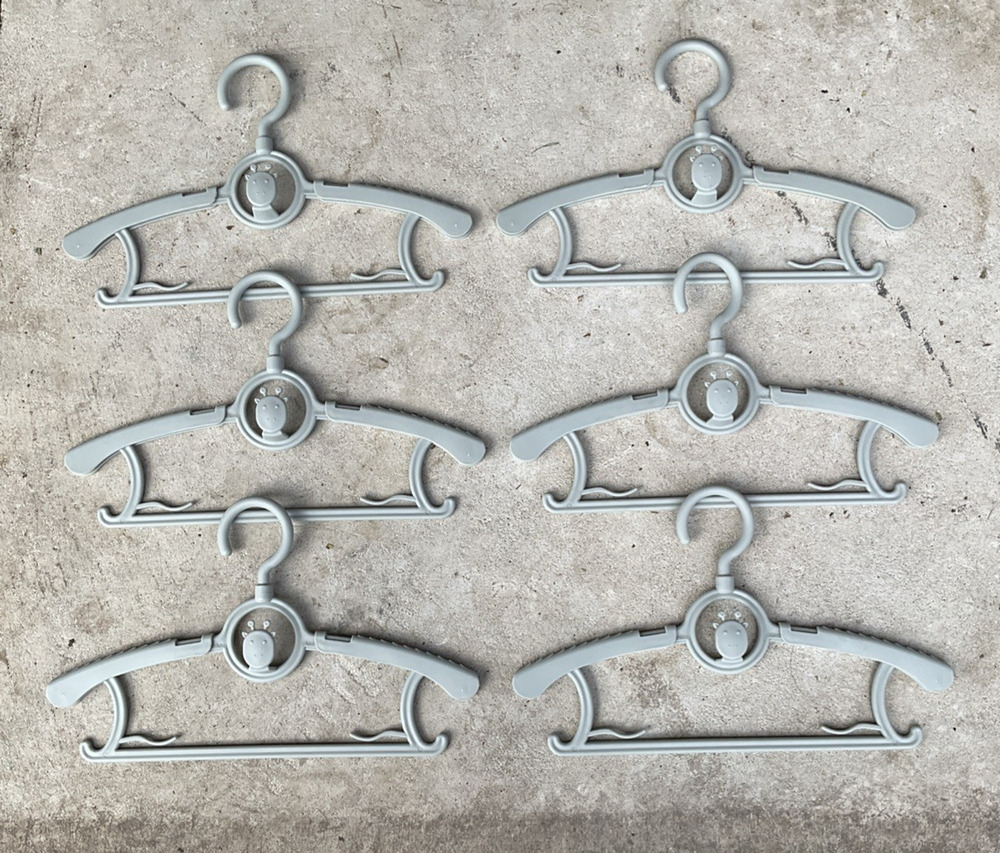 Baby Hangers Lt Grey Plastic Adjustable with Giraffes Pack of 6 Expandable